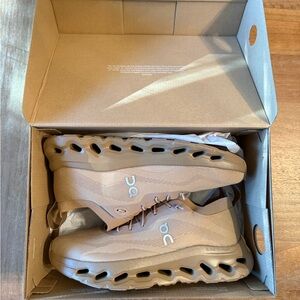 ON Cloud Beige Sneakers